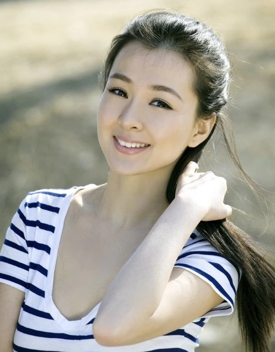 第2位:クールで美しい演技派の女優