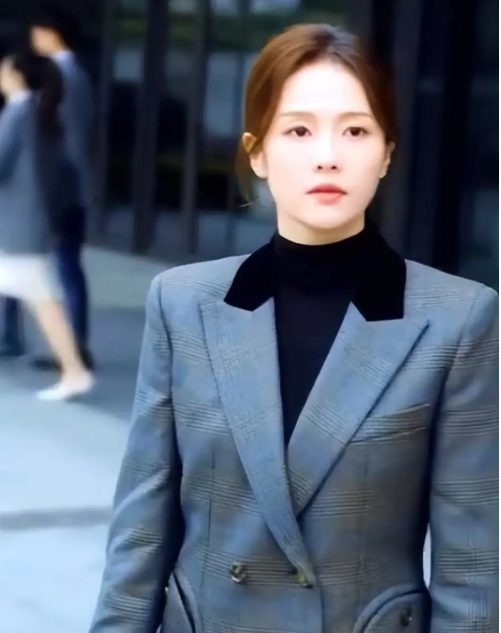 リアルな年齢設定が映す服装のTPO